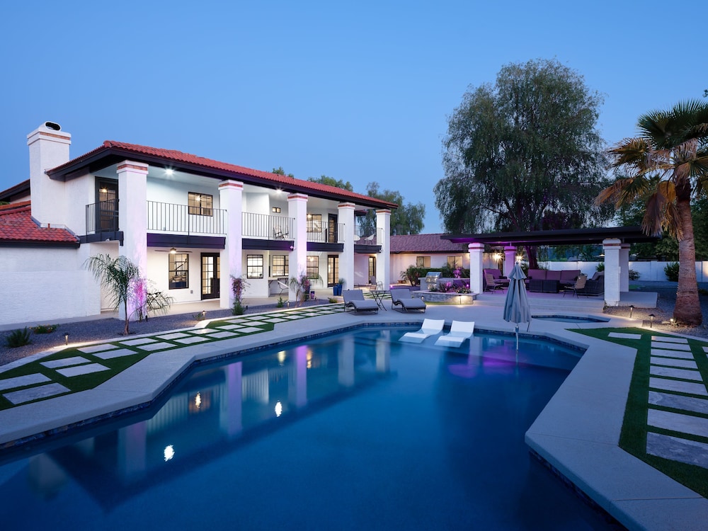 Luxe-paradise Palace-pool-spa-guest House & More!