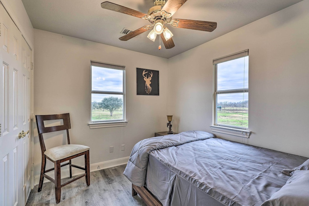 Fulshear Vacation Rental w/ Guest House & Deck! view 4