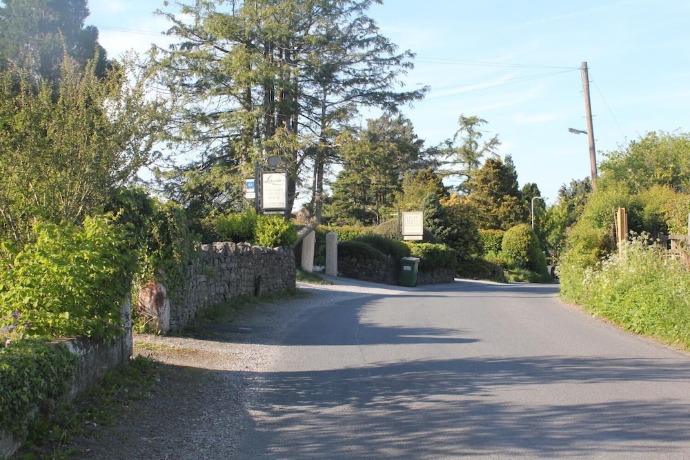 Lakeside Lodge