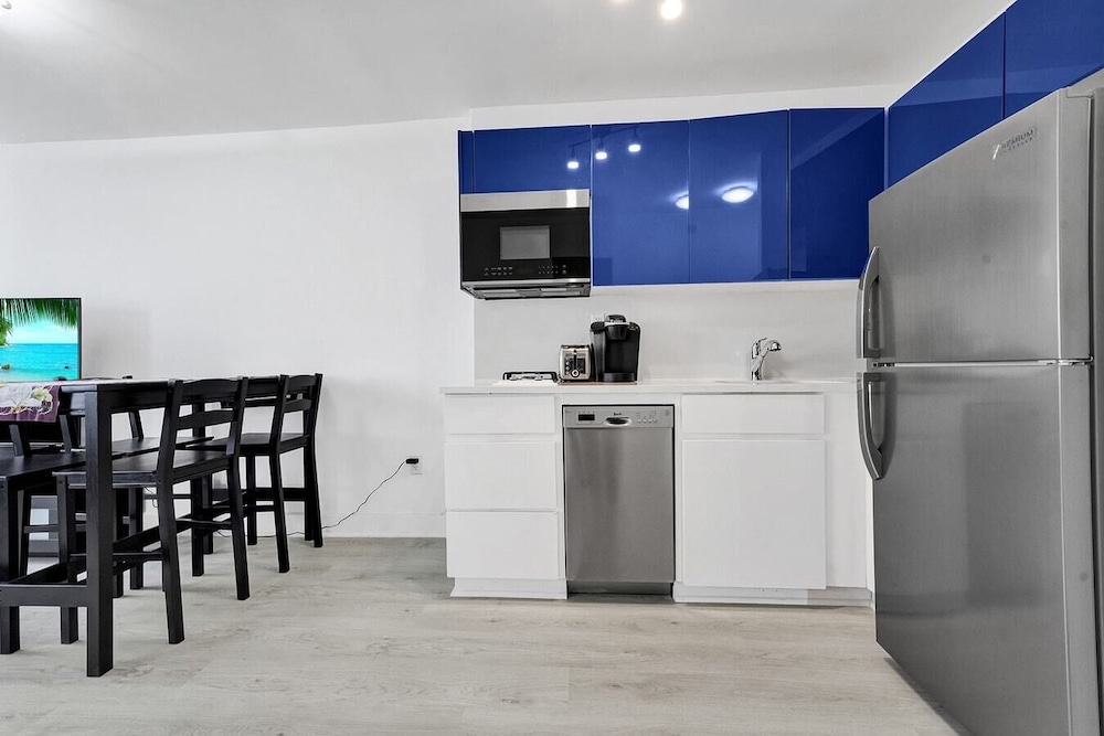 Ocean Dr 1BR Miami Beach Getaway