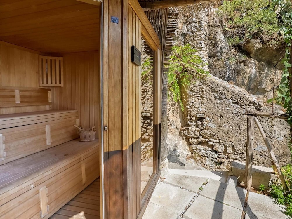 Luxury Room With sea View in Amalfi ID 3932 photo 4