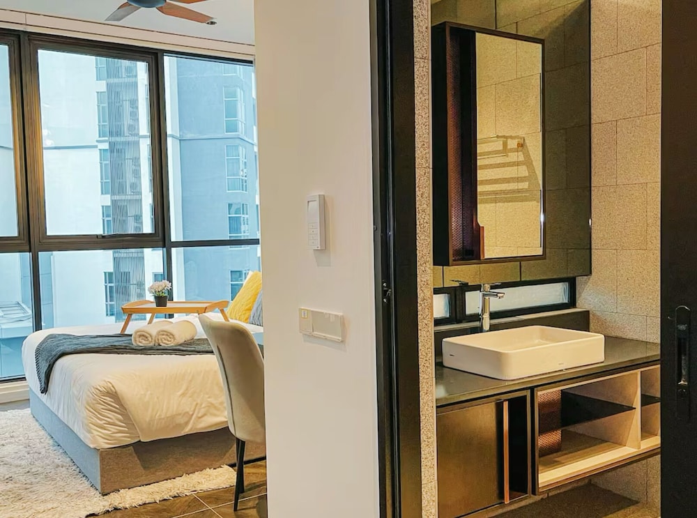 Scarletz Suites KLCC by Purple Orchid