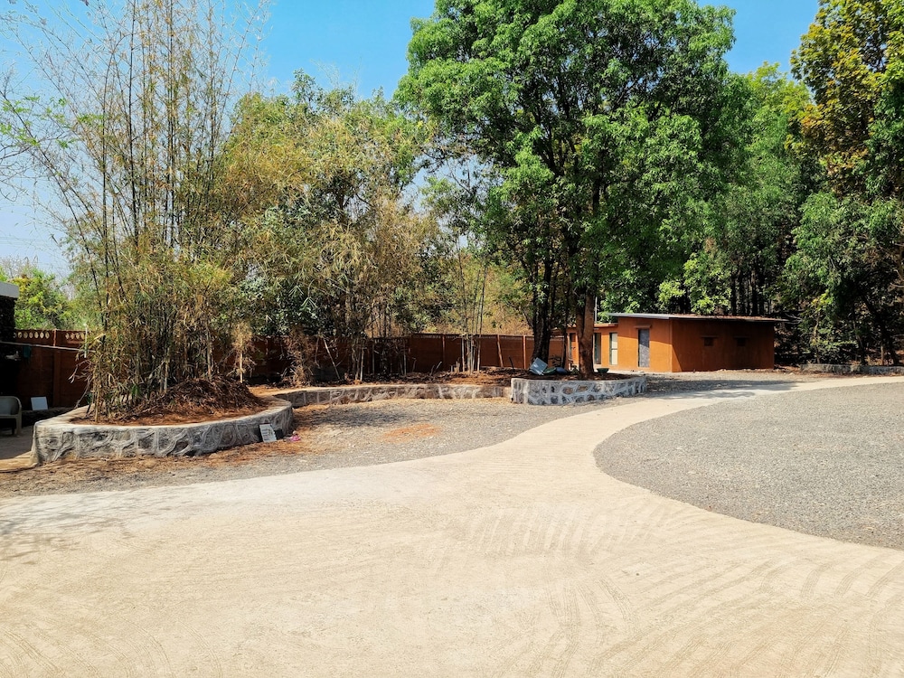 Bird's Nest Resort - Shahapur