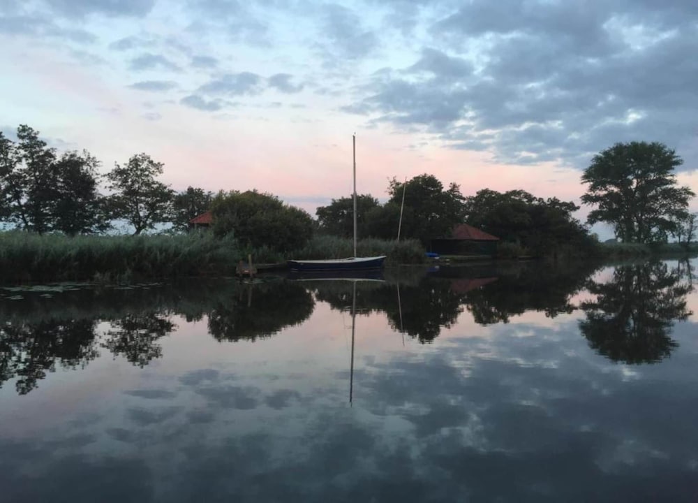 Apartment Near Sneekermeer With Marina Access