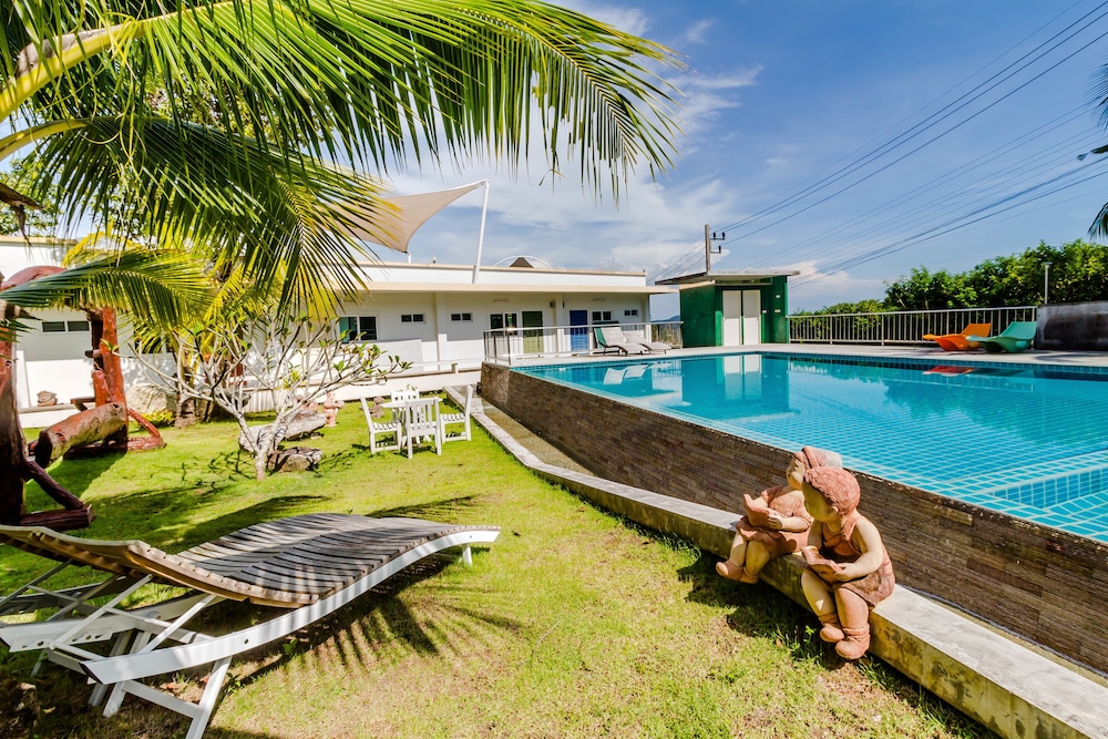 Chalong Hill Tropical Garden Homes