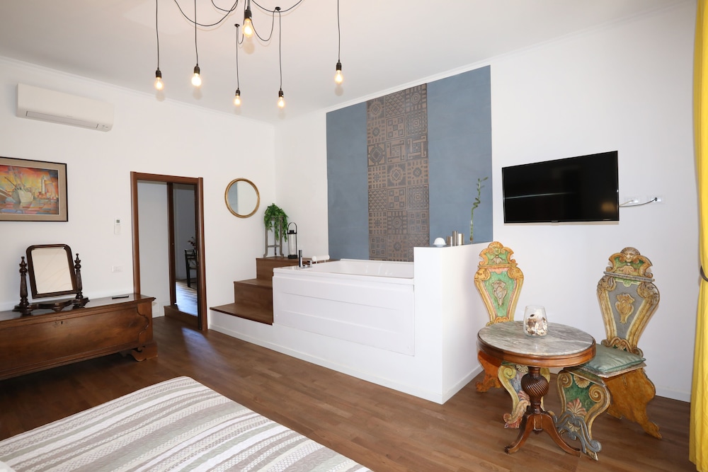 Unique Luxury Apartment and Rooms