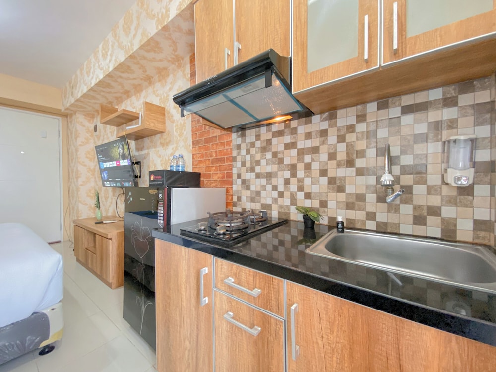 Cozy And Elegant Studio Apartment At Bassura City Near Mall