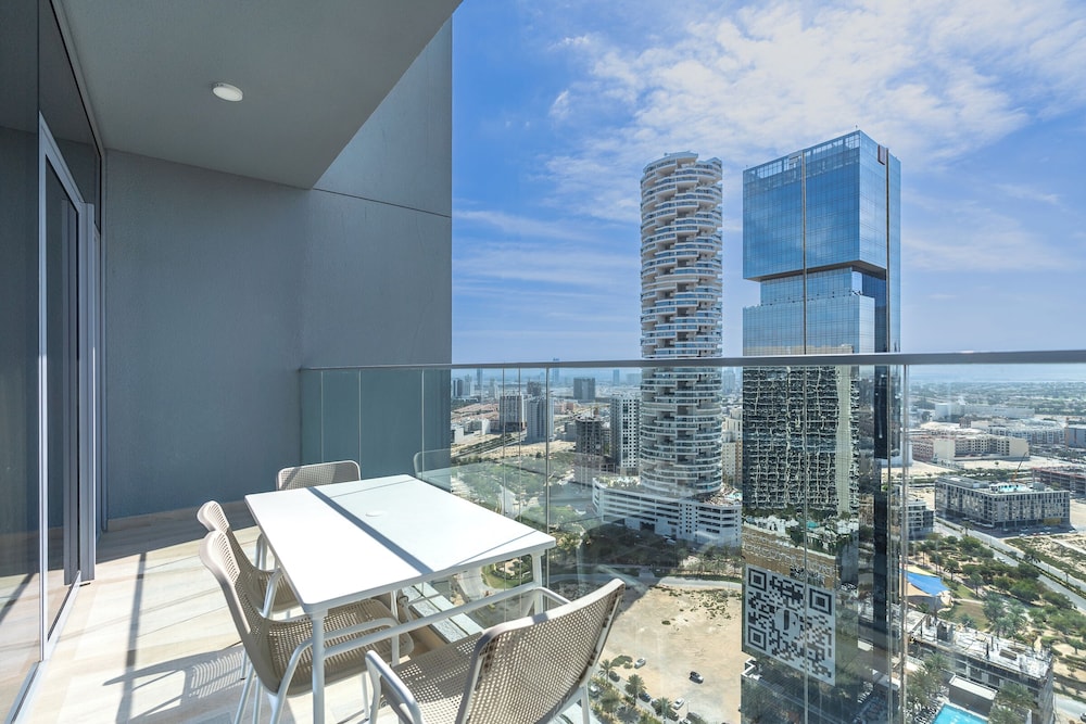 Beautiful Views From 30th Floor 2BD JVC