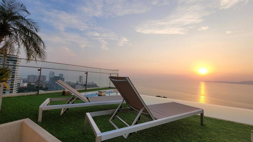 Luxury Sea View - High Floor