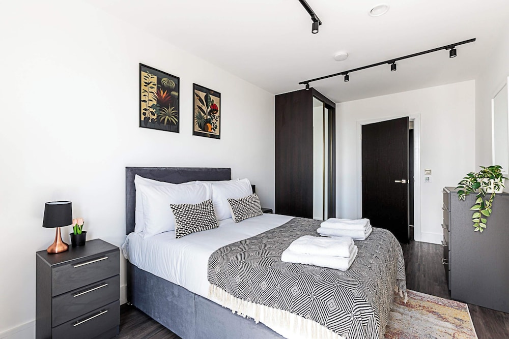 Stylish and Bright West London Gem