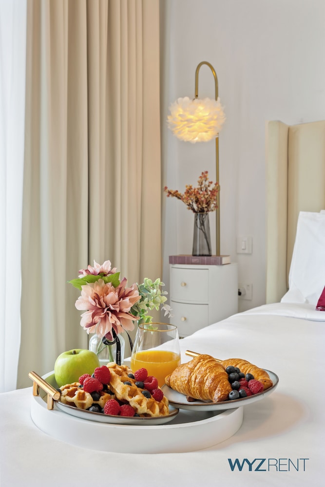 Blossoming 1BR Walk to Dubai Mall & Pool