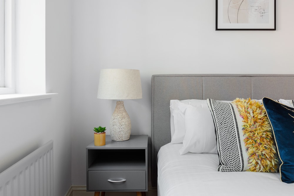 Comfortable 2 Bed Apartment by Tower Bridge