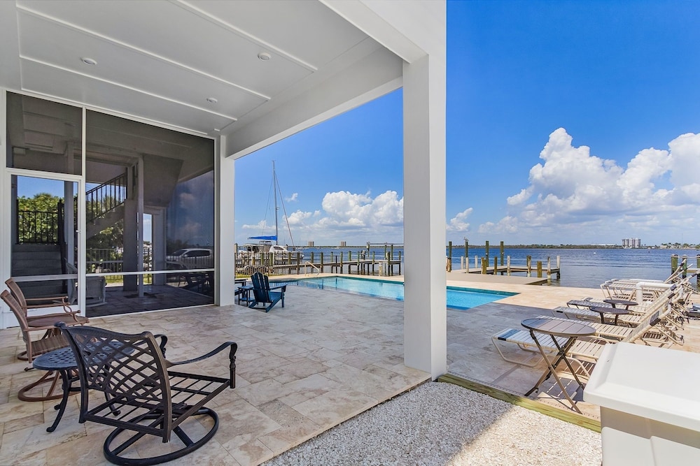 319 Bay & Beach Blessings: Pool Home W/ Water Views! 4 Bedroom Home