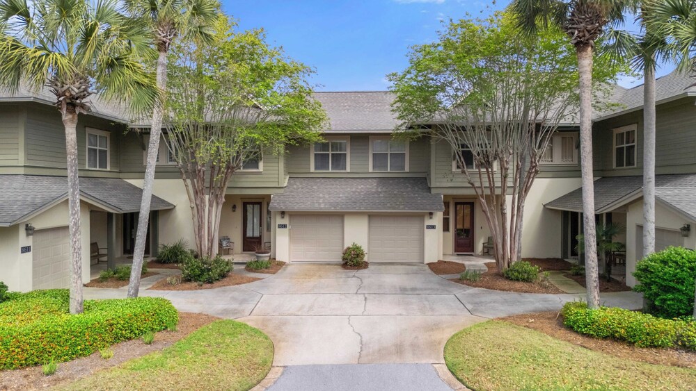 Serene Pondfront Stay w/ View, Pool Access, & Walk to Baytowne Wharf