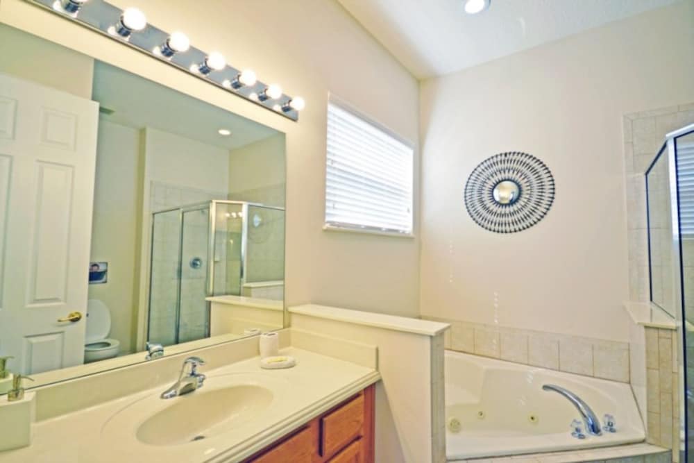 Reunion Retreat 3 Bedroom Home by RedAwning view 4