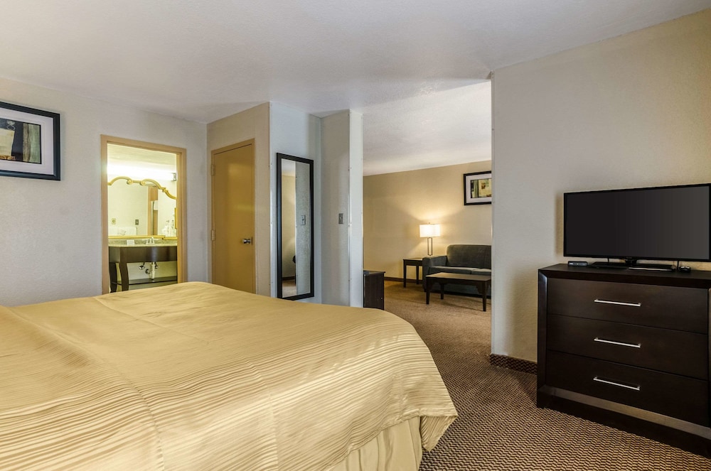 Quality Inn & Suites Winfield