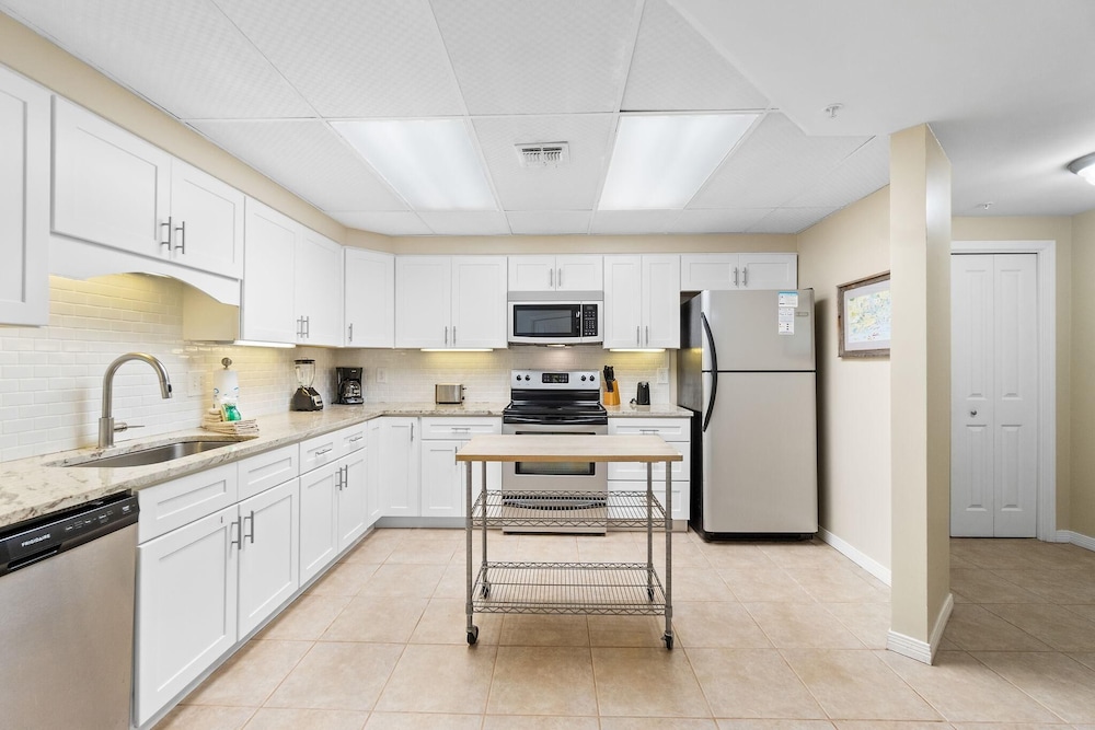 The Palms West 813
