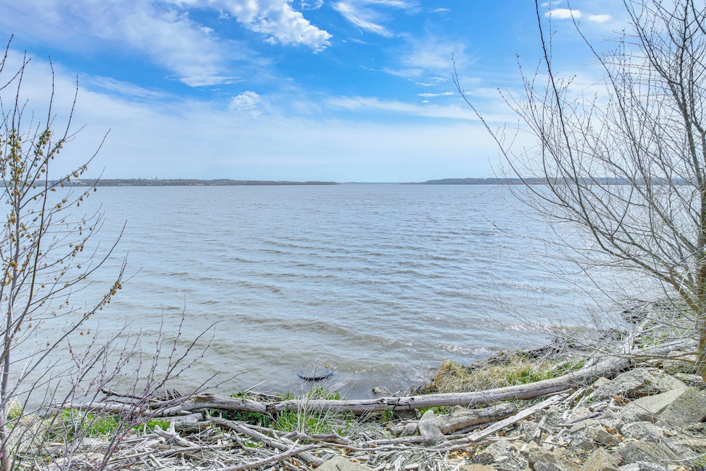 Riverfront Gem w/ Kayaks & Yard in Montrose!