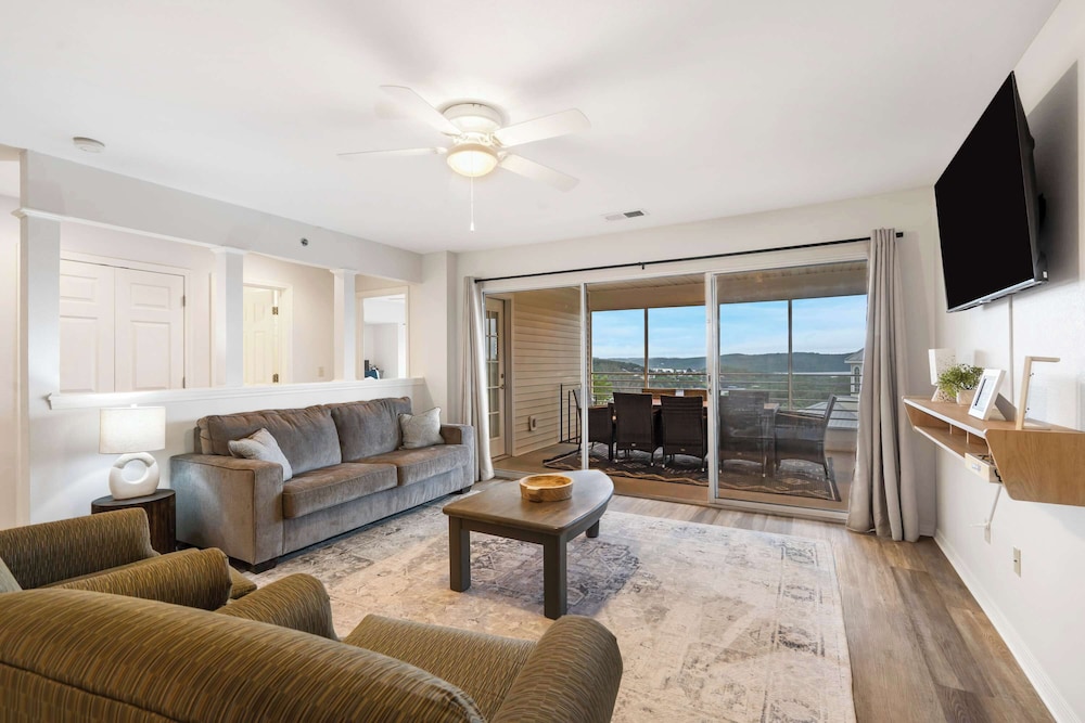 Ozark Mountain Oasis For 7!
