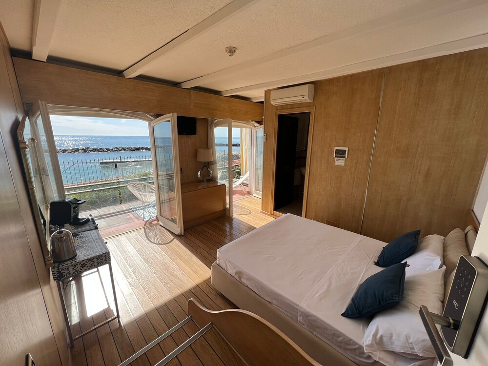 VILLA RITA SEA FROT VIEW