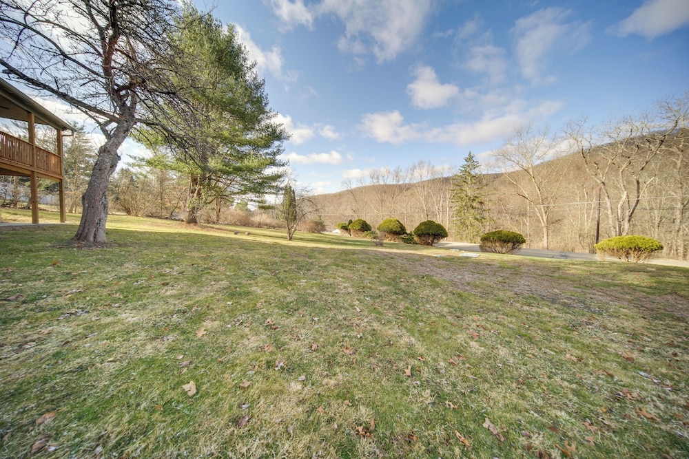 Home w/ River View & Game Room in Tidioute!