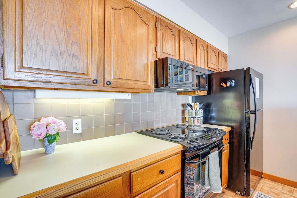 Pool Access: Scenic Condo in Wintergreen Resort!