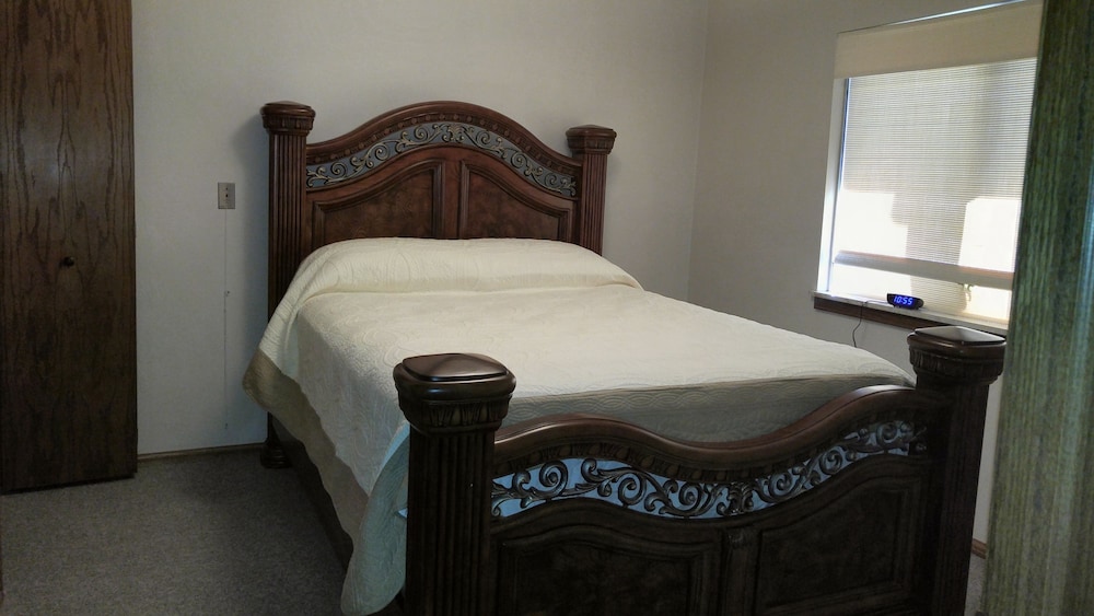 Lewellen Lodge