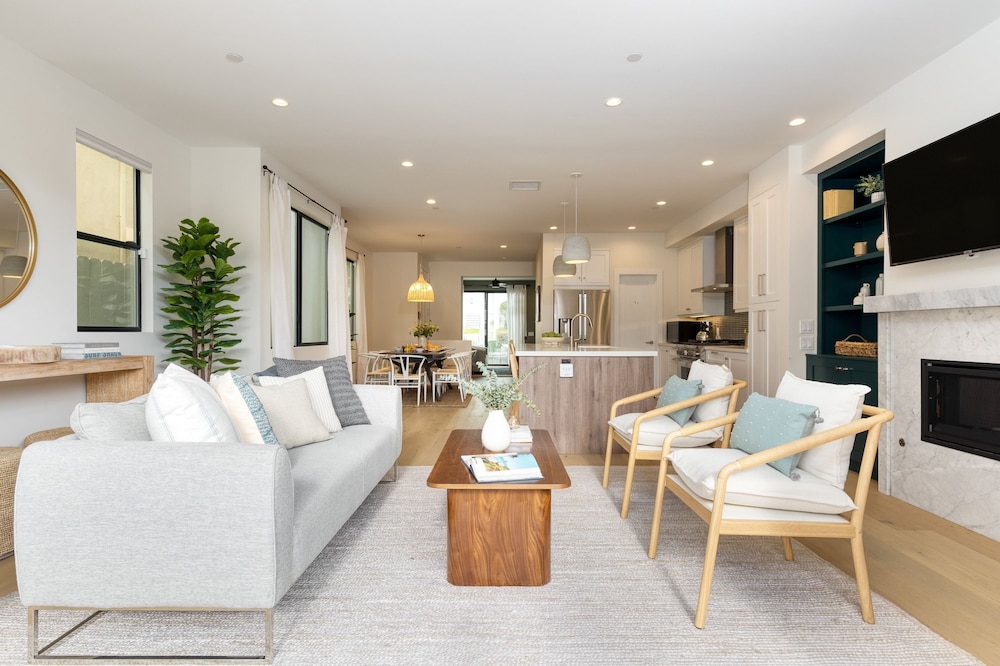 Pacific Villa by Avantstay Steps From Beach Luxurious Modern Indoor-outdoor Living