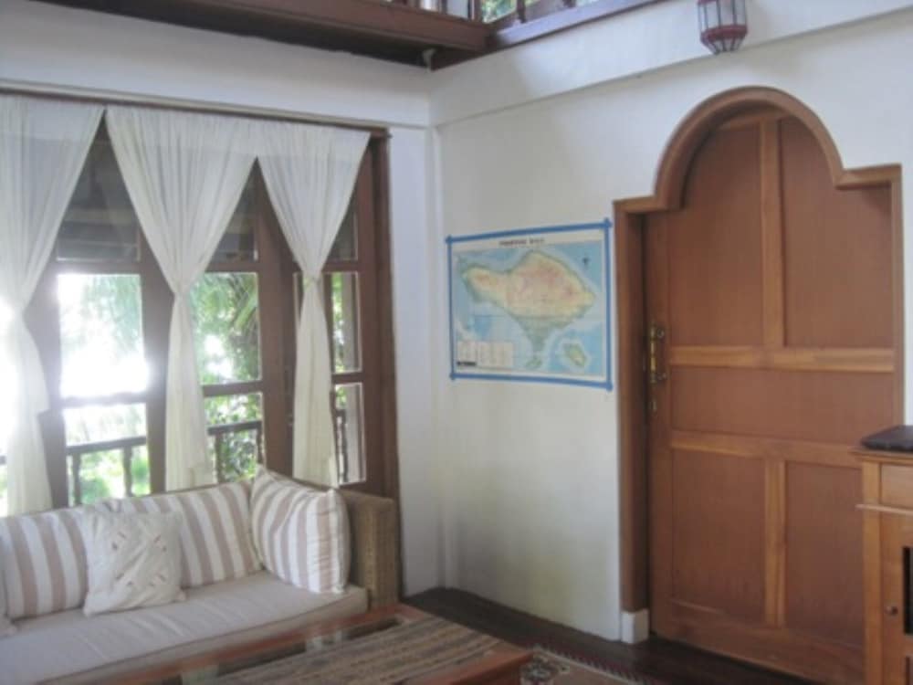 Villa Sunrise on the Bali North Shore view 5