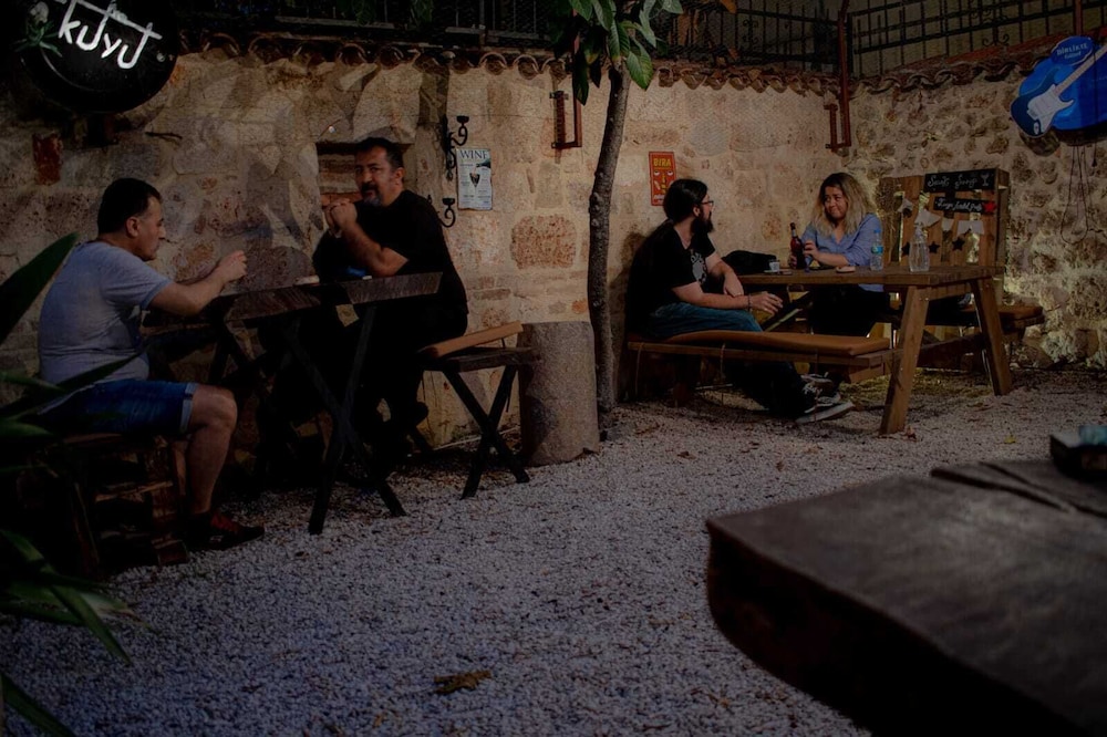 Kuyu Beergarden Hostel