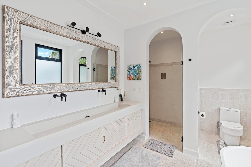 Modern Garden Villa with Private Pool, Outdoor Kitchen & Separate Casita Near Playa Potrero