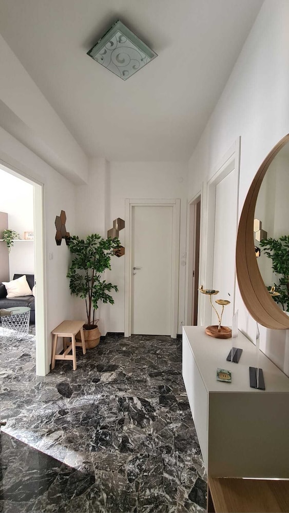 ELEONORA'S HOUSE