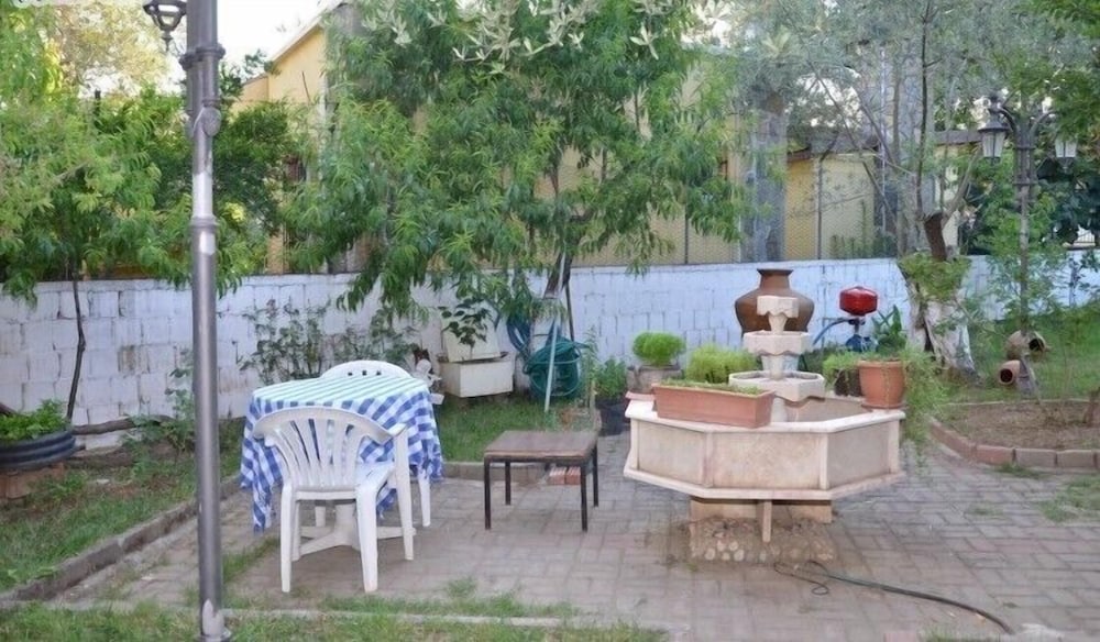 Photo 10
