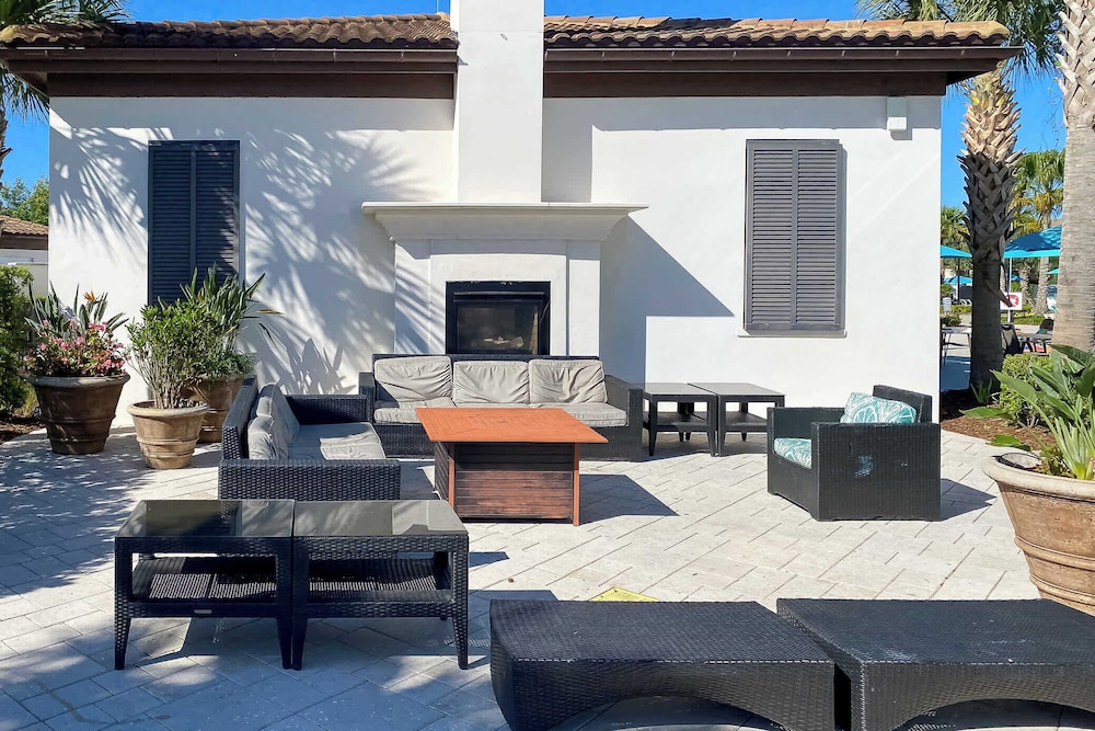 Loft & Leisure Villa 6 Bdrs!