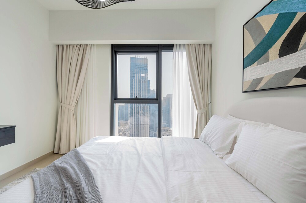 2BR High Floor Act I Act II T1