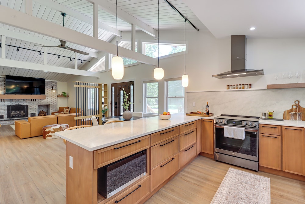 Pool + Lake Access, Yard: Poconos Family Getaway