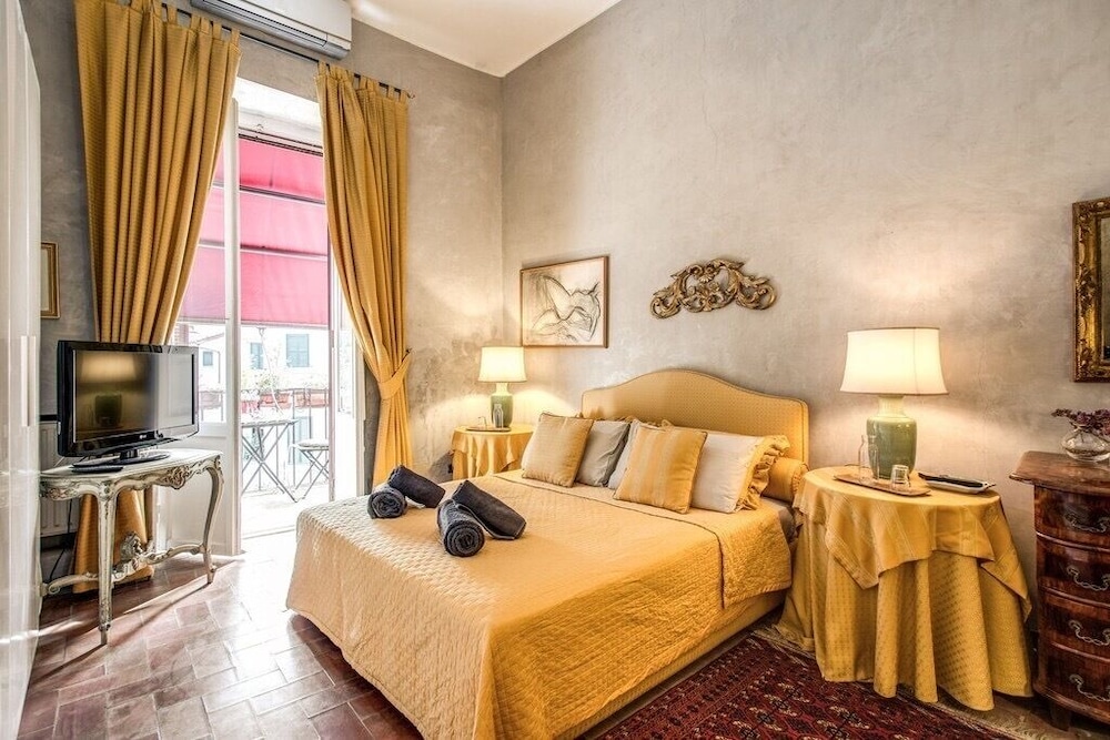 Wonderful Apartment With Balcony In Piazza Margana