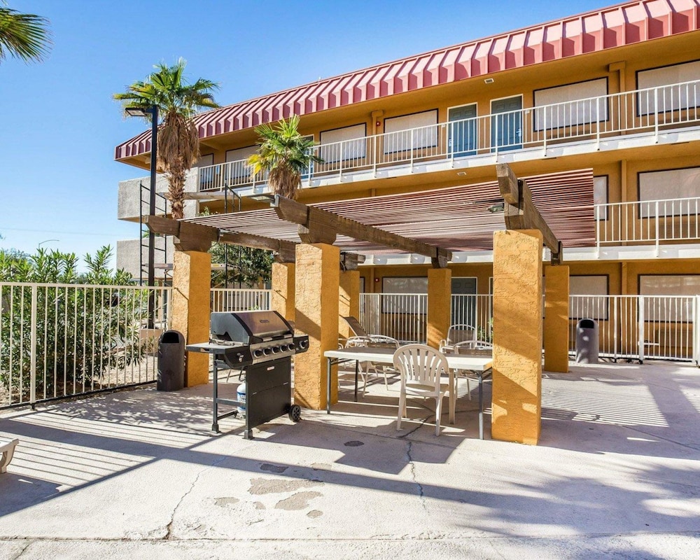 Rodeway Inn  Suites - Property Image 6