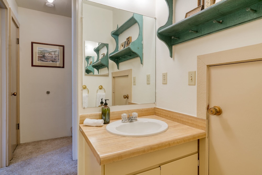 Vail Vista Mountain Retreat w Balcony Views Near Vail Ski Village