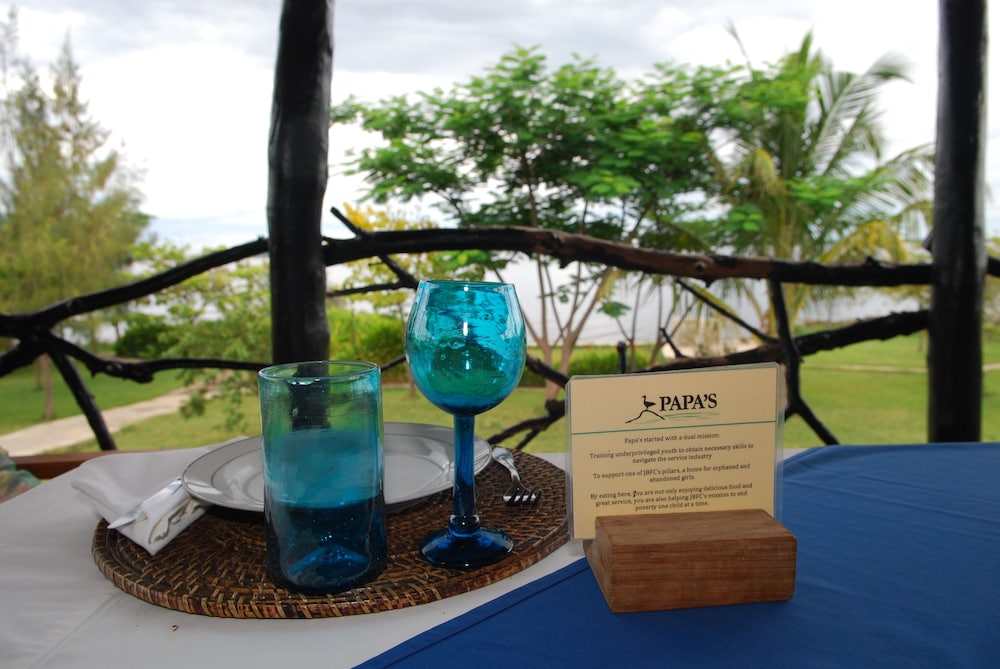 Papa's Cafe and Bungalows view 3