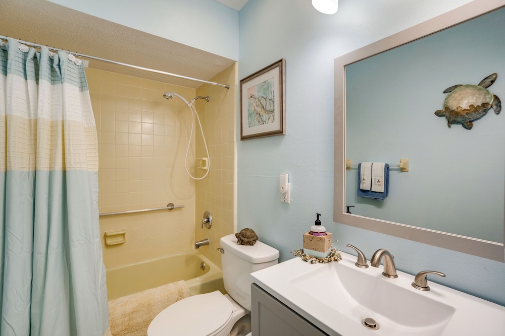 Heated Pool + Spacious Yard: Port Charlotte Escape