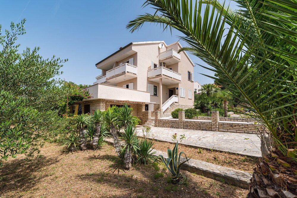 Apartment Ljubica With Nice Garden 1 view 2