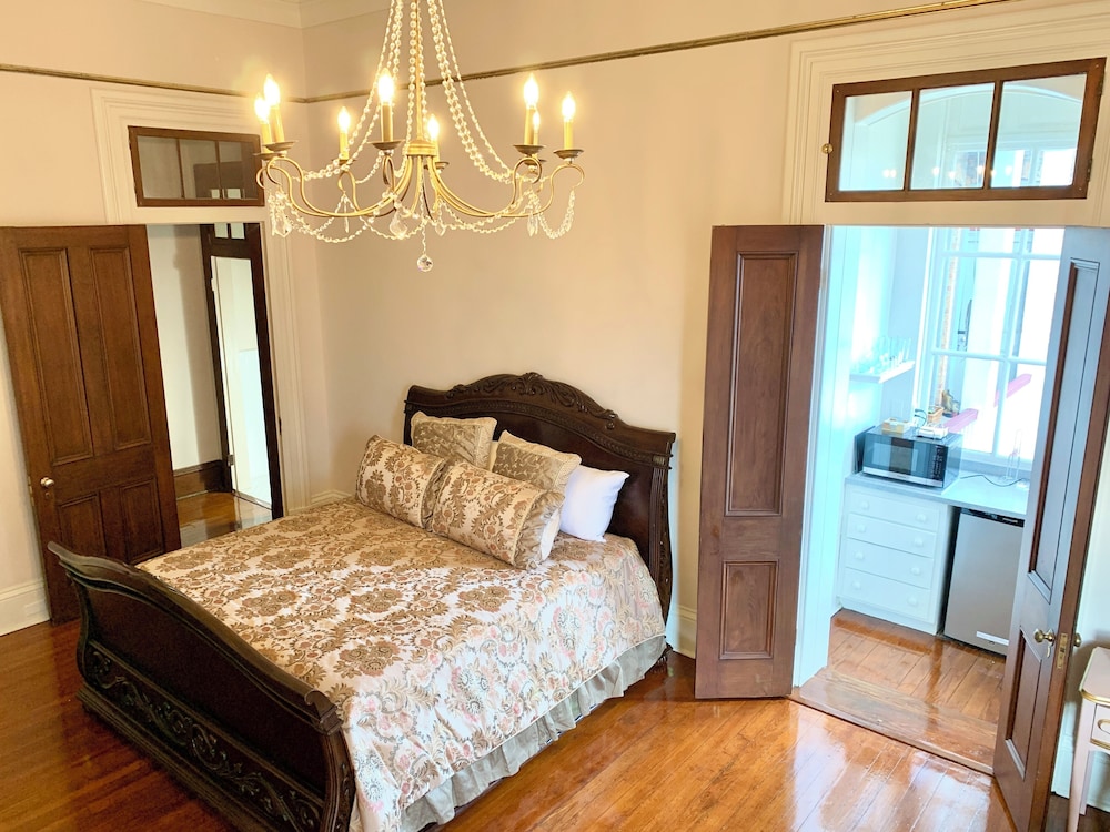 French Quarter Lanaux Mansion B & B