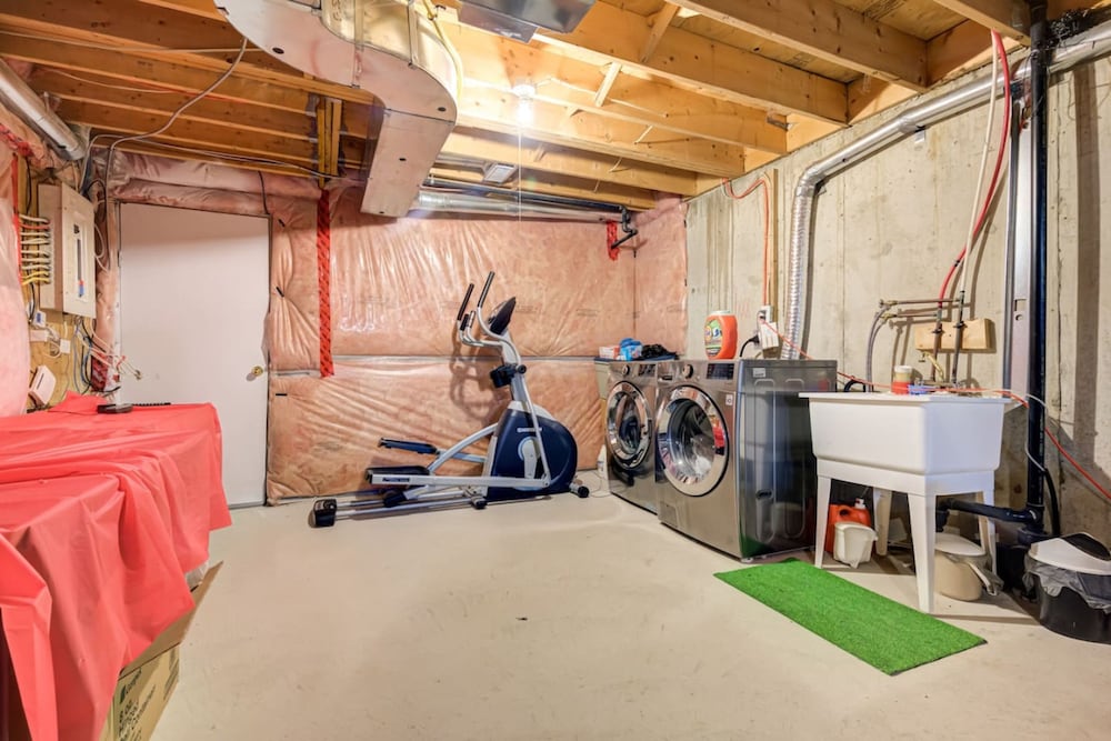 Brampton Retreat Quiet 2BR Residential Area