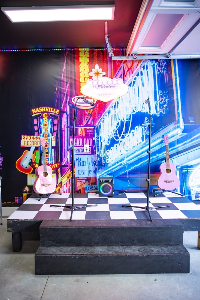 Downtown Nashville Hot Tub Game Room Karaoke
