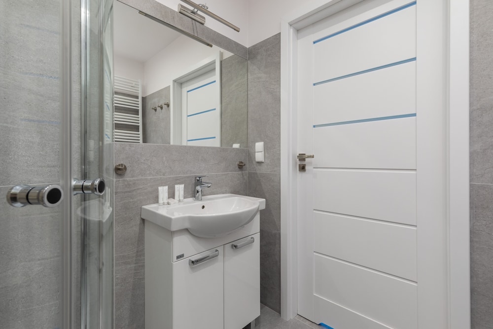 Modern Apartment Karsiborska by Renters view 5