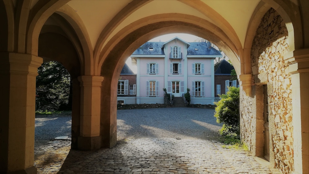 Le Chateau De La Tourlandry