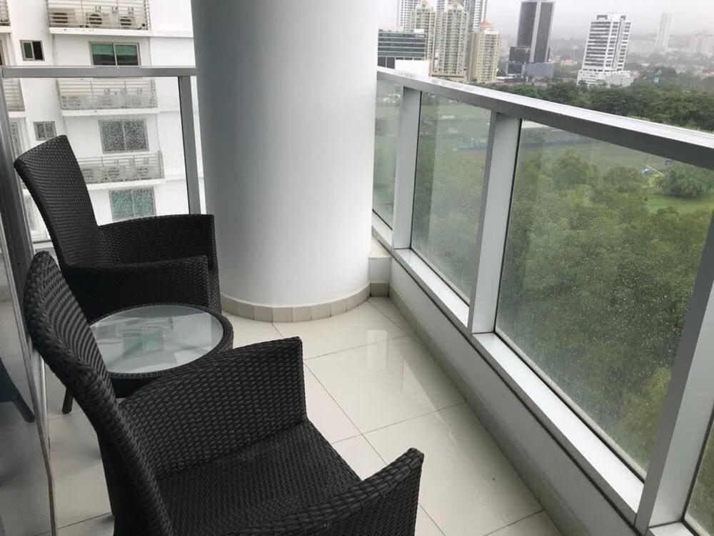 Garden Cafe I Spacious 1 Bed Apt With Park View