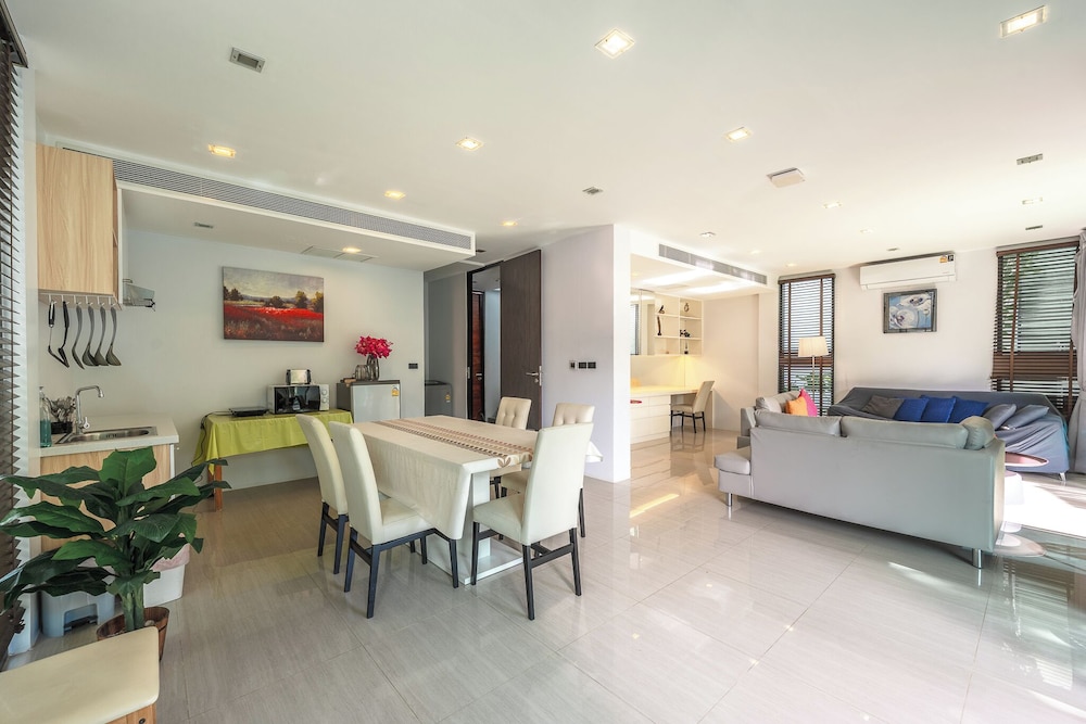 4BR Poolside 500m from Kata Beach V220