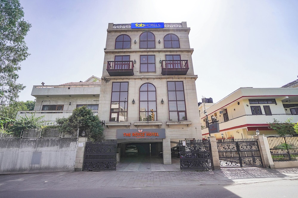 Fabhotel Nfc Royale